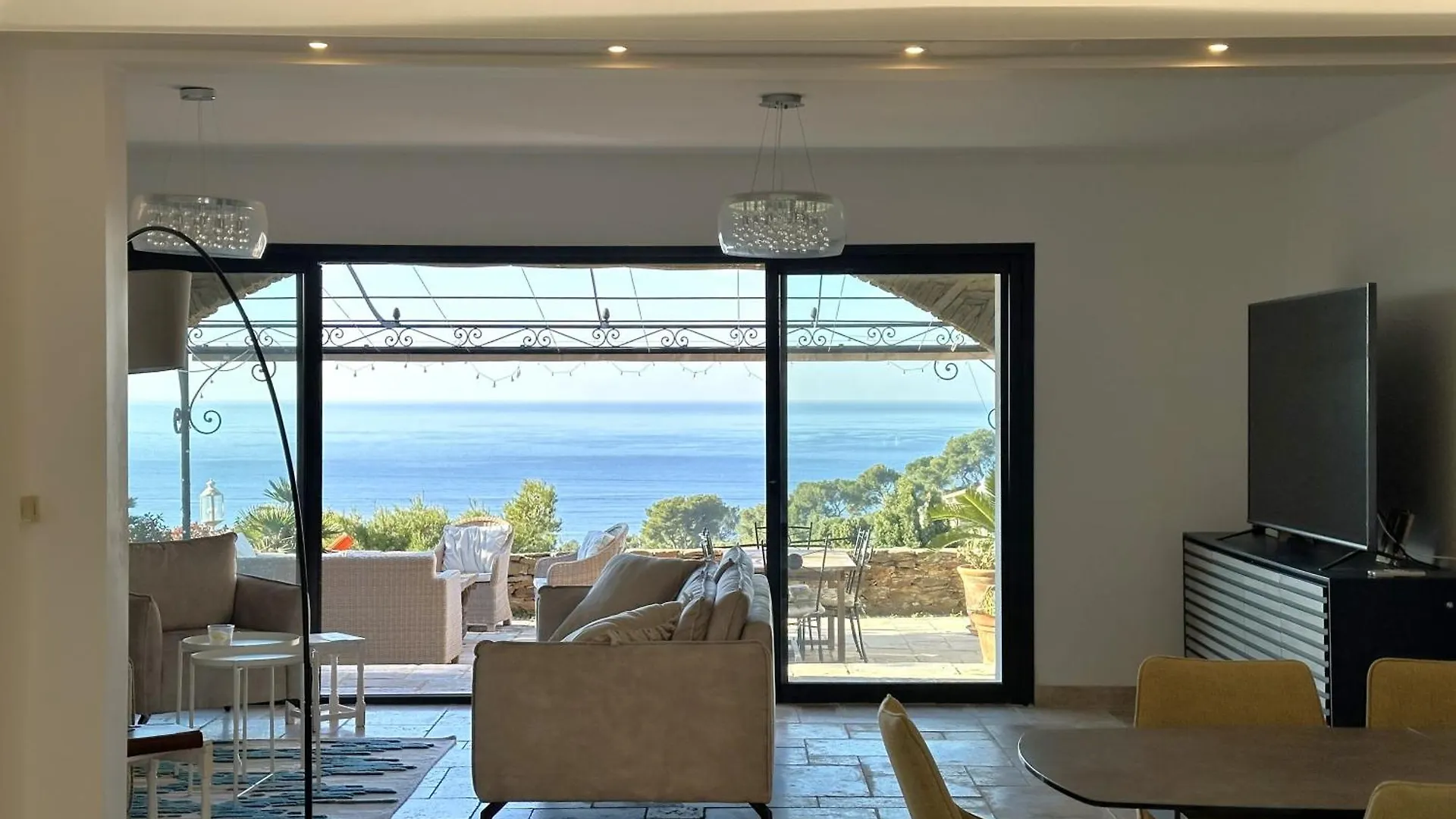 Villa Serena Climatisee Pour 8 Personnes Avec Piscine Privee Et Vue Mer A Carqueiranne