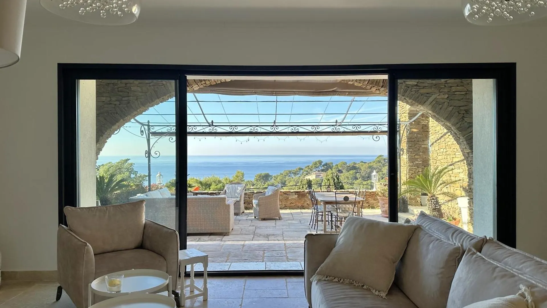 Villa Serena Climatisee Pour 8 Personnes Avec Piscine Privee Et Vue Mer A Carqueiranne
